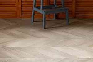 Кварцвиниловые полы Vinilam Parquet Chevron 8,5 мм RI153610CL4 Шеврон Нормандия фото  | FLOORDEALER